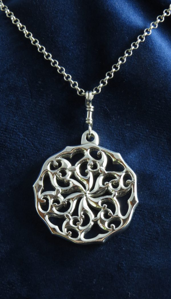 Nida Pendant